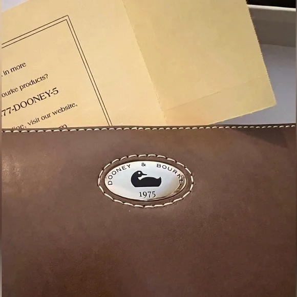 DOONEY &  BOURKE  Zip Around Leather Wallet-  New in box - Picture 2 of 6